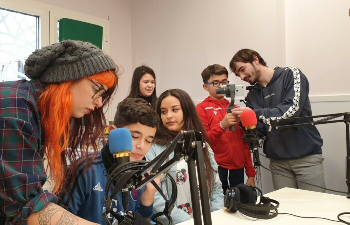 Très vite, RLP s’est tournée vers l’initiation des jeunes à la pratique de la radio et à la création radiophonique (2019)