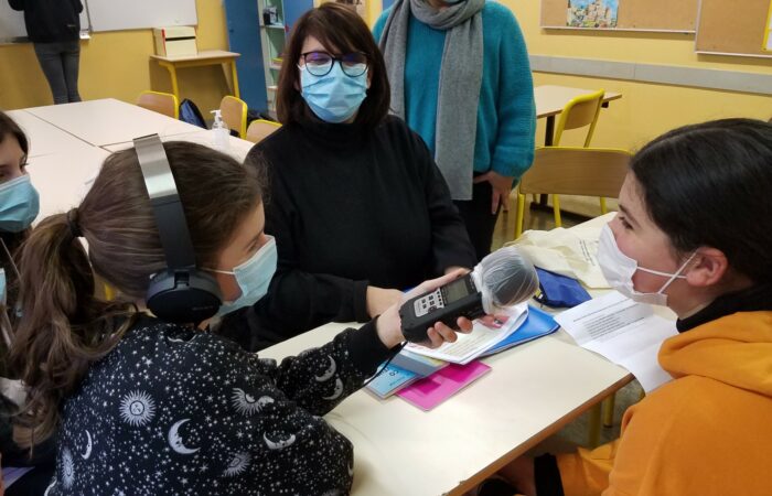 … Aux collégiennes de Jean Moulin, ici en plein interview